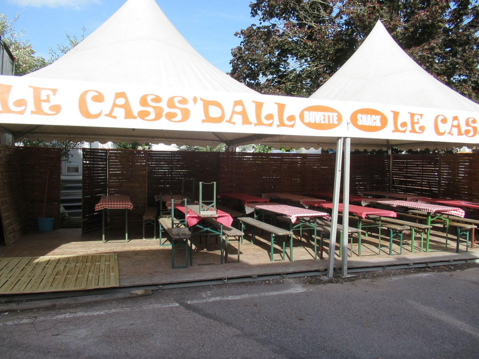 Chapiteau de la buvette LE CASS'DALL à la fête foraine