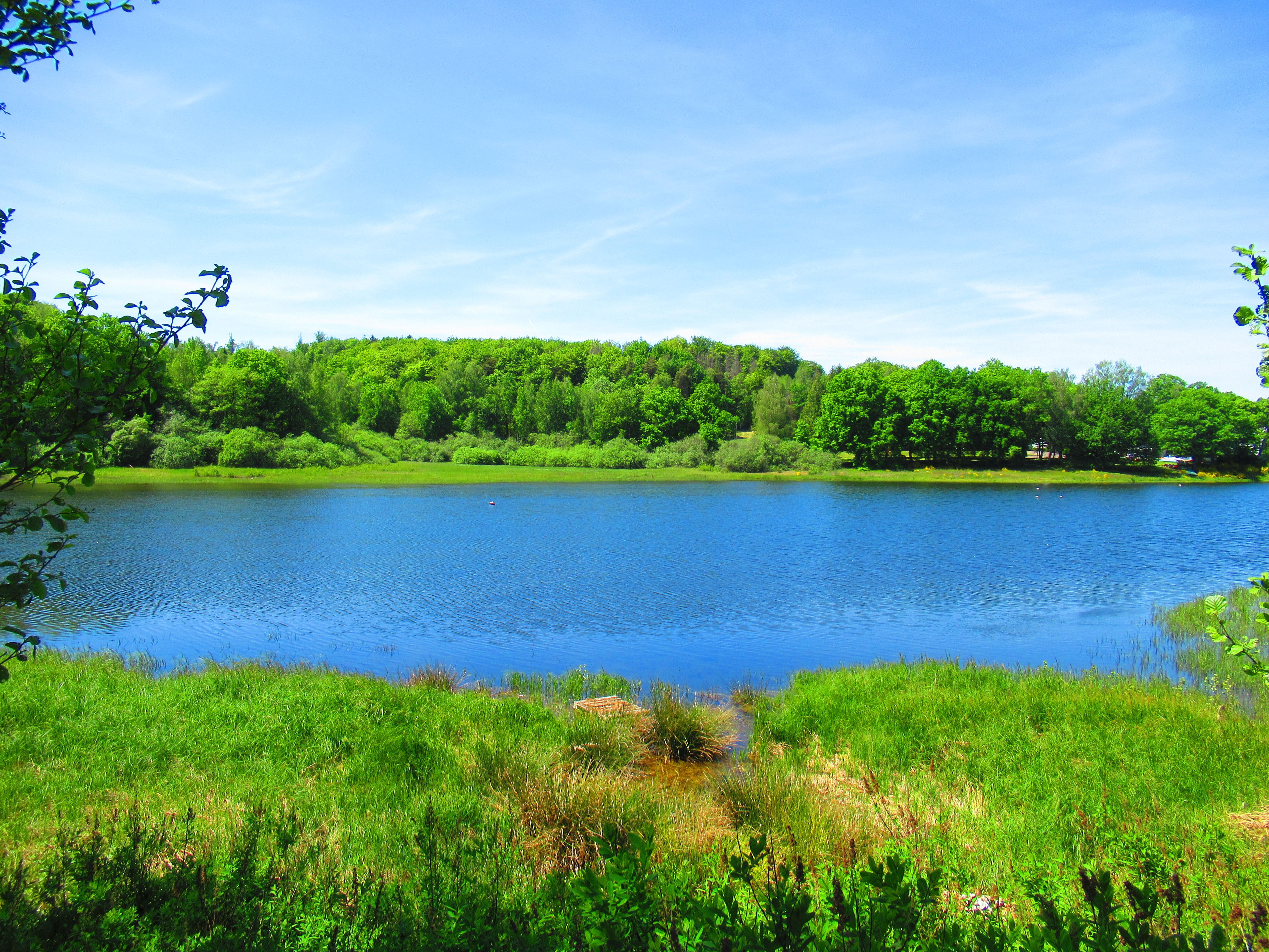 photo gratuite Lac de Bouzey, Vosges, ciel bleu - kostenloses Foto vom Lac de Bouzey, Vogesen, blauer Himmel