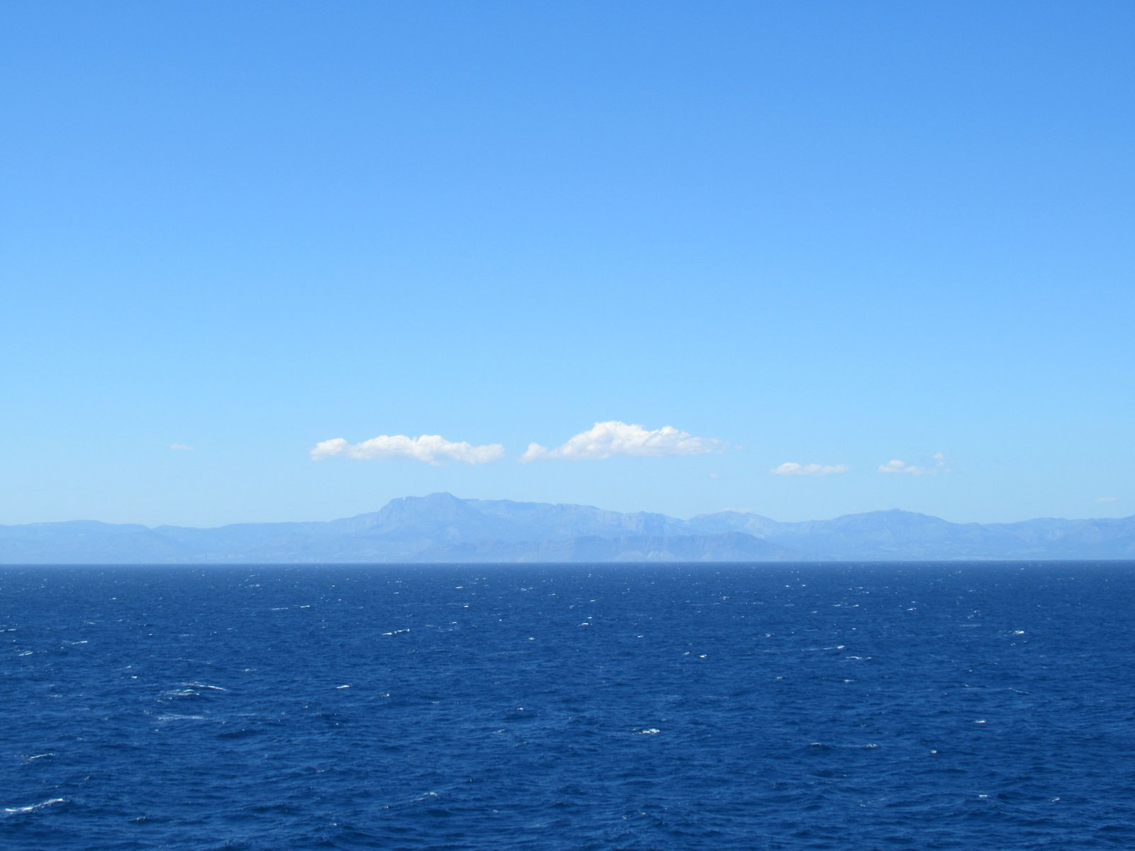 Nuage blanc au-dessus des côtes de Baléares, Nuvem branca acima da costa das Baleares Foto livre
