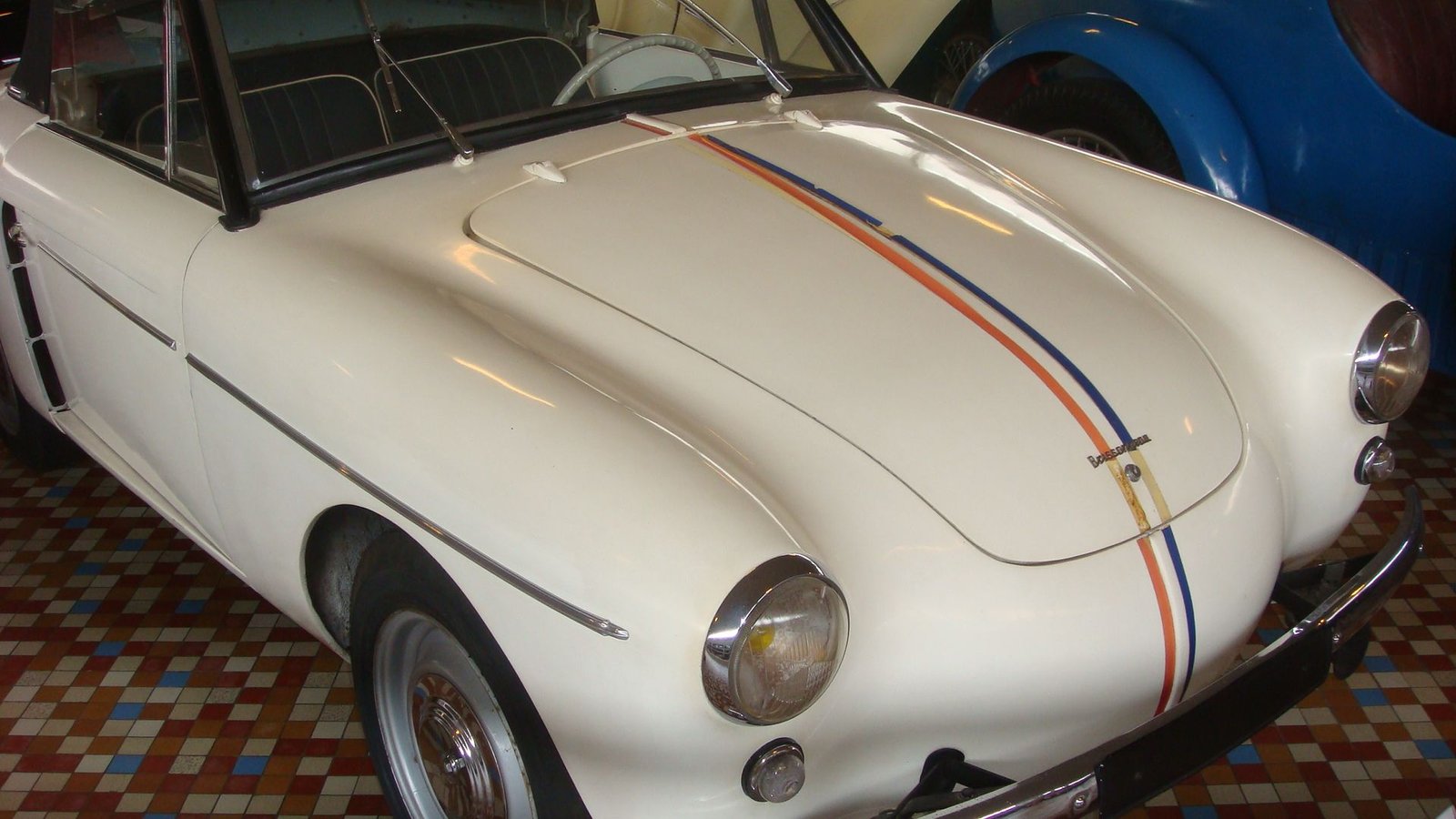 Voiture ancienne blanche de collection française photo gratuite