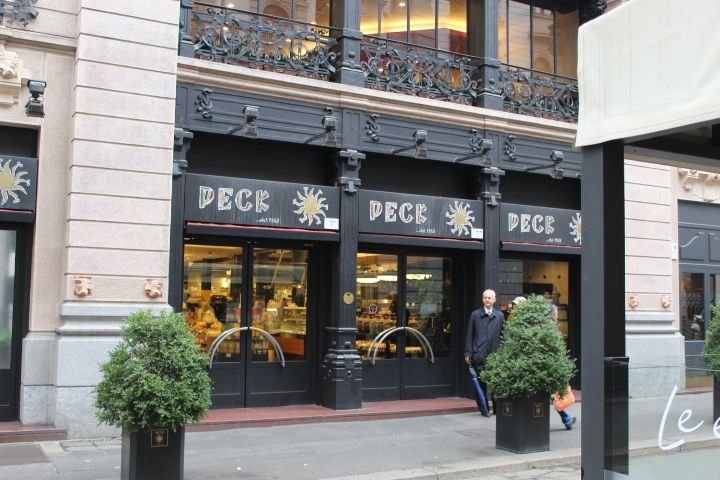 Peck, une épicerie fine et gastronomique italienne. La vente de produits alimentaires de qualité, photo gratuite