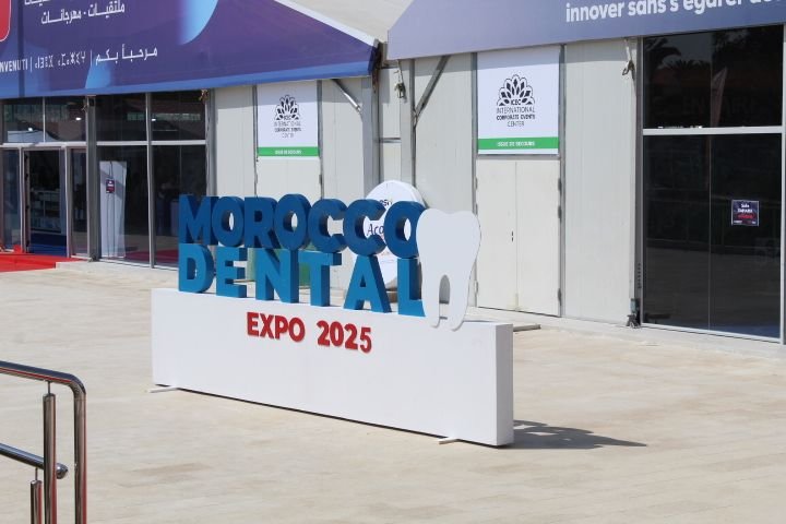 Façade extérieur du salon international de la dentisterie à Casablanca, Maroc, photo gratuite