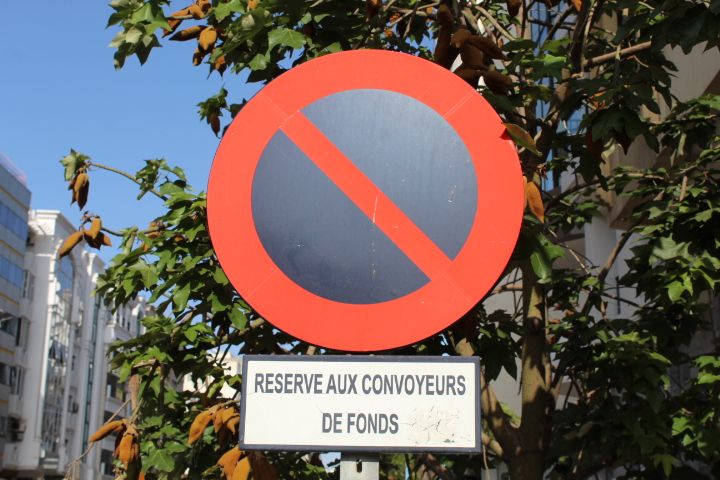 Plaque d'indication Réserve aux convoyeurs de fonds