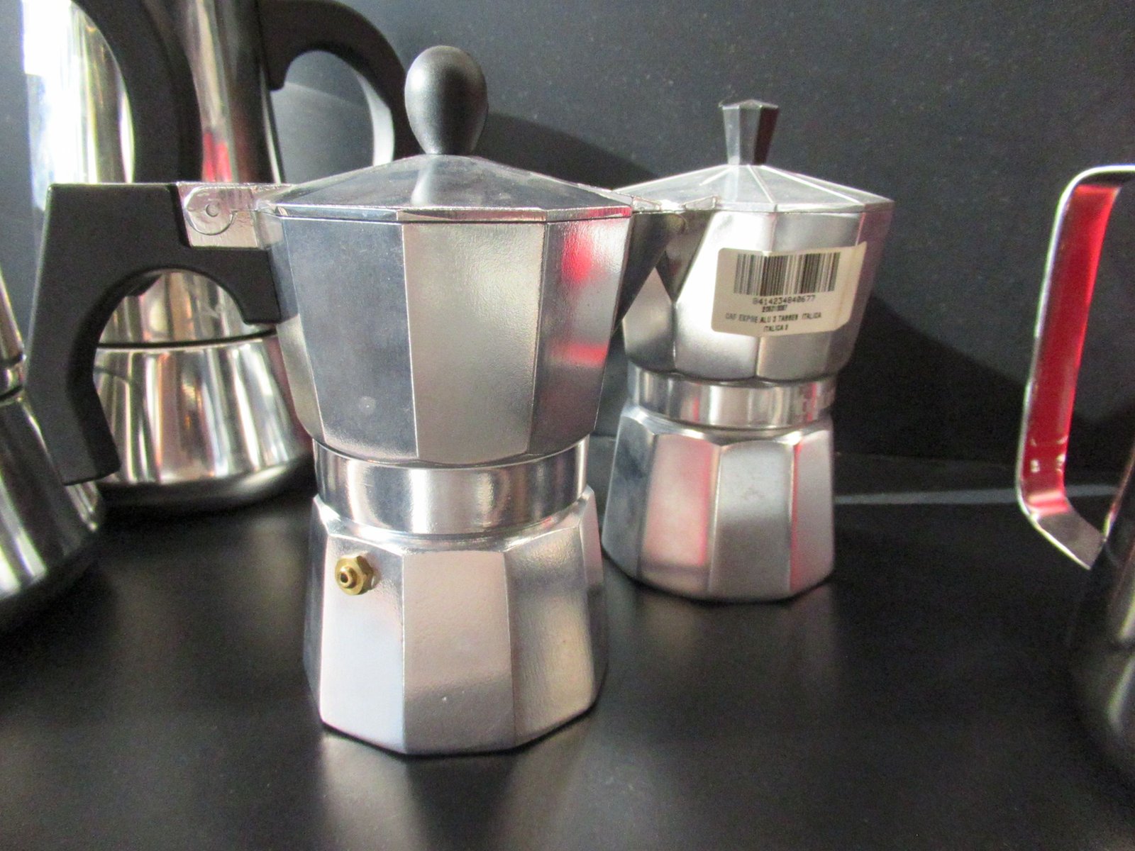 Cafetières vintages italiennes en vente dans un magasin