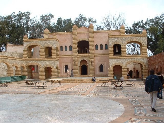 Un village en pierre inspiré des médinas marocaines Médina Coco Polizzi à Agadir photo gratuite