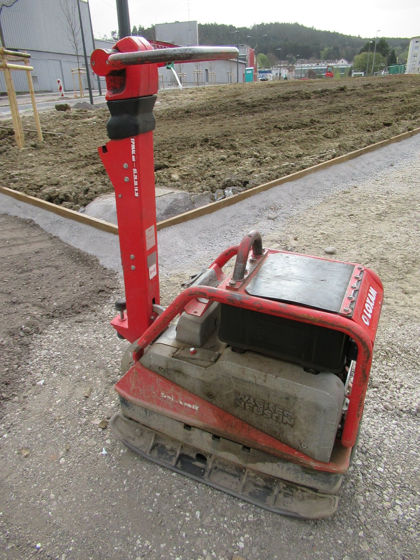 Plaque vibrante de couleur rouge