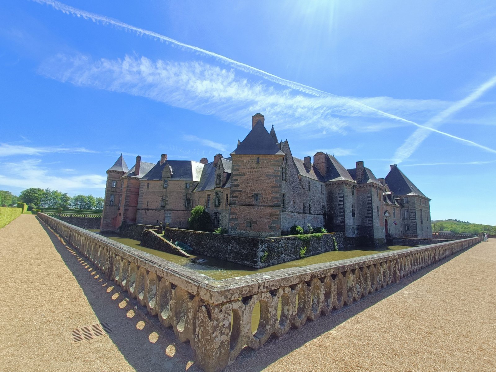 Le Château de Carrouges situé en Normandie, en France, photo gratuite