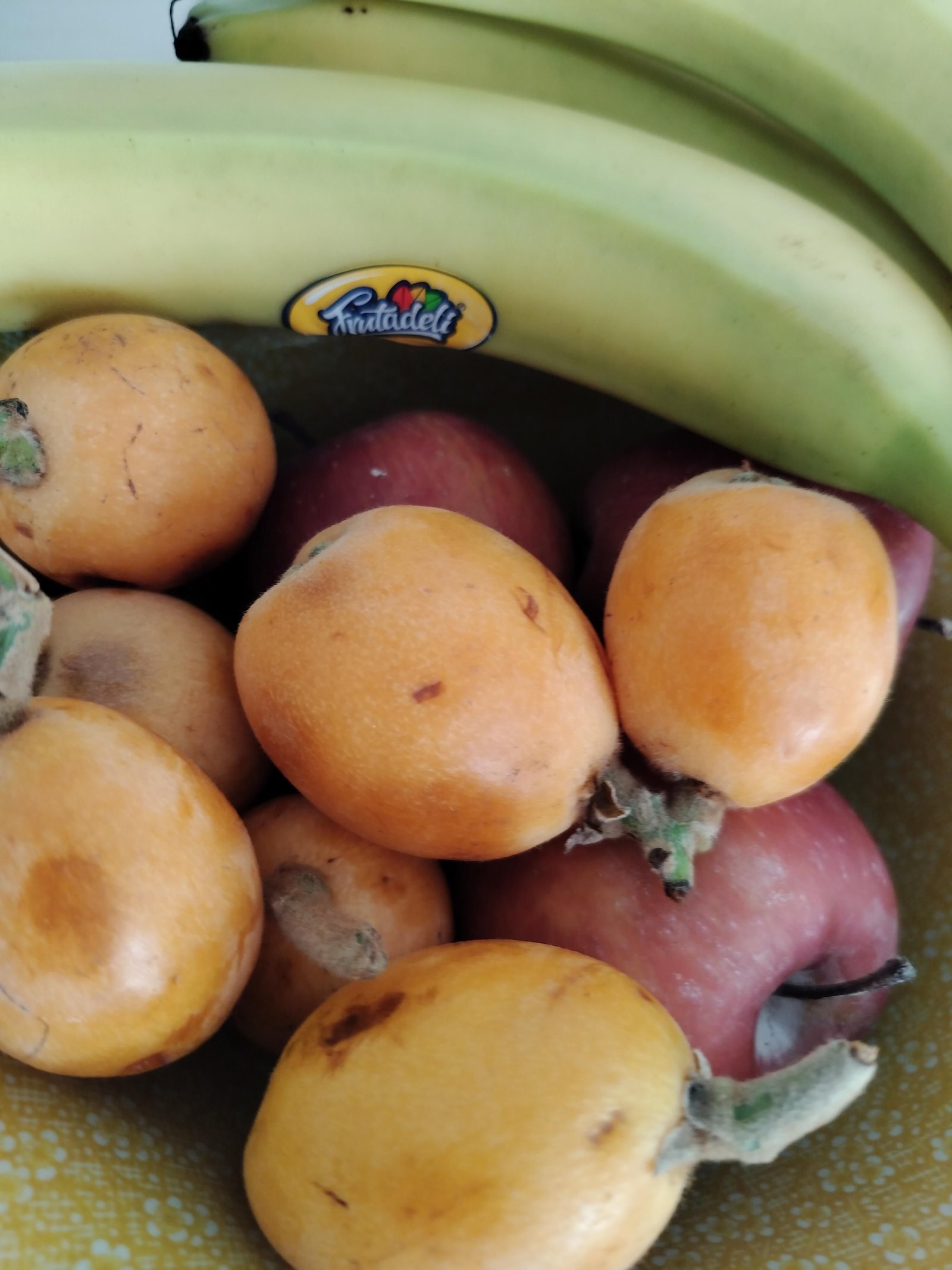 Nèfles pommes et bananes