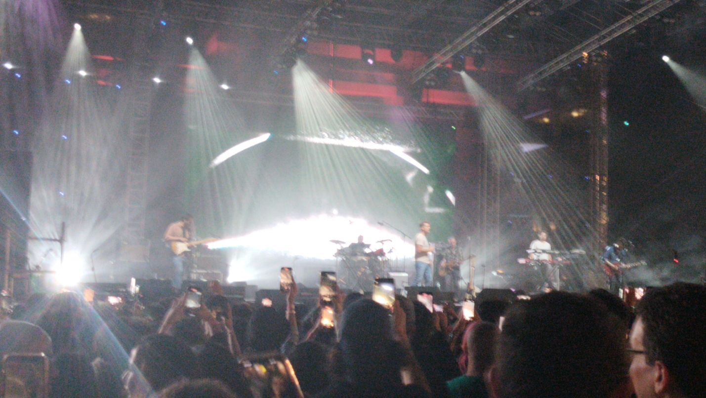 Personnes au Jazzablanca 2024 la nuit