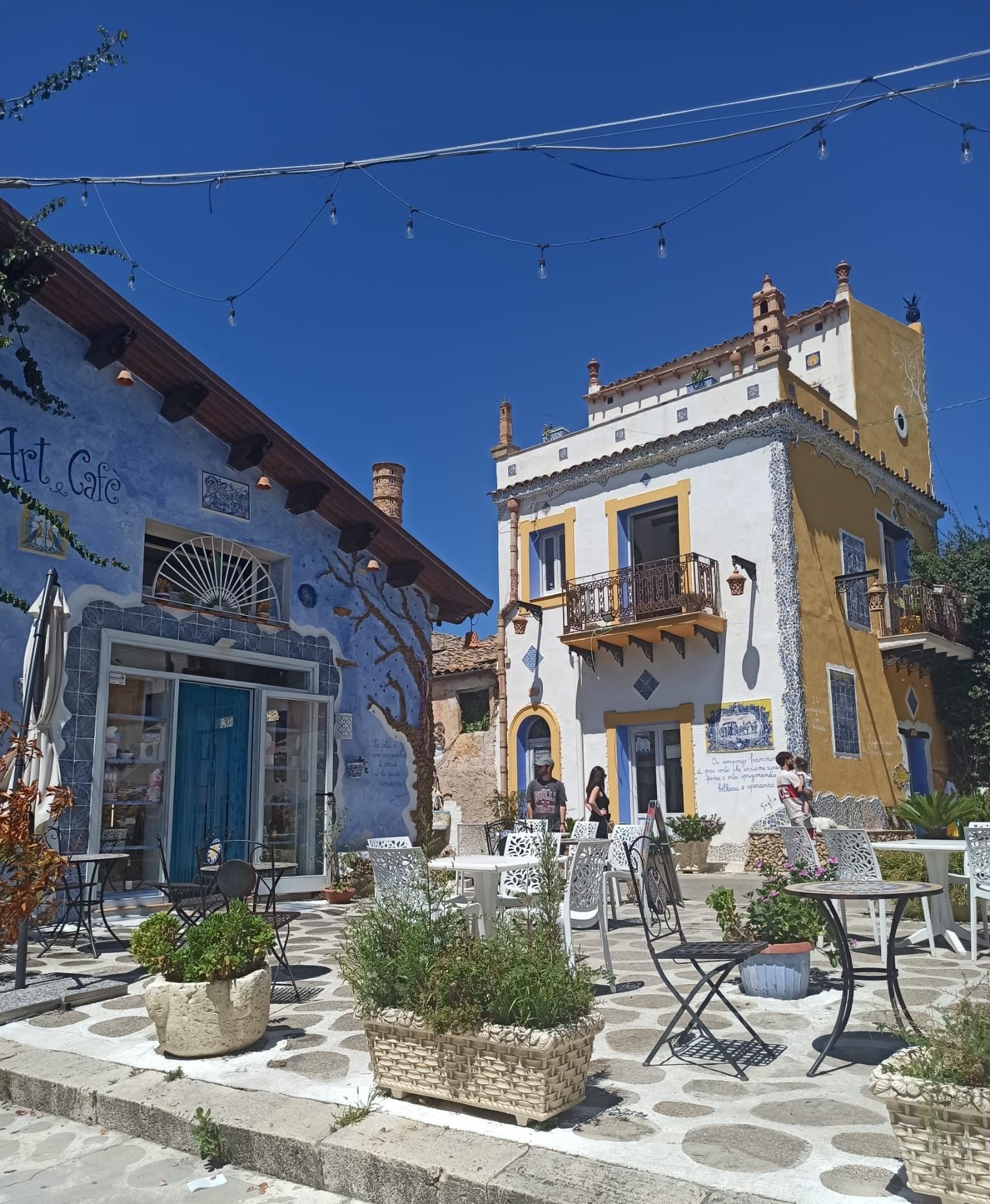 Borgo Parrini, un petit hameau situé près de Palerme, en Sicile, maisons colorées, photo gratuite