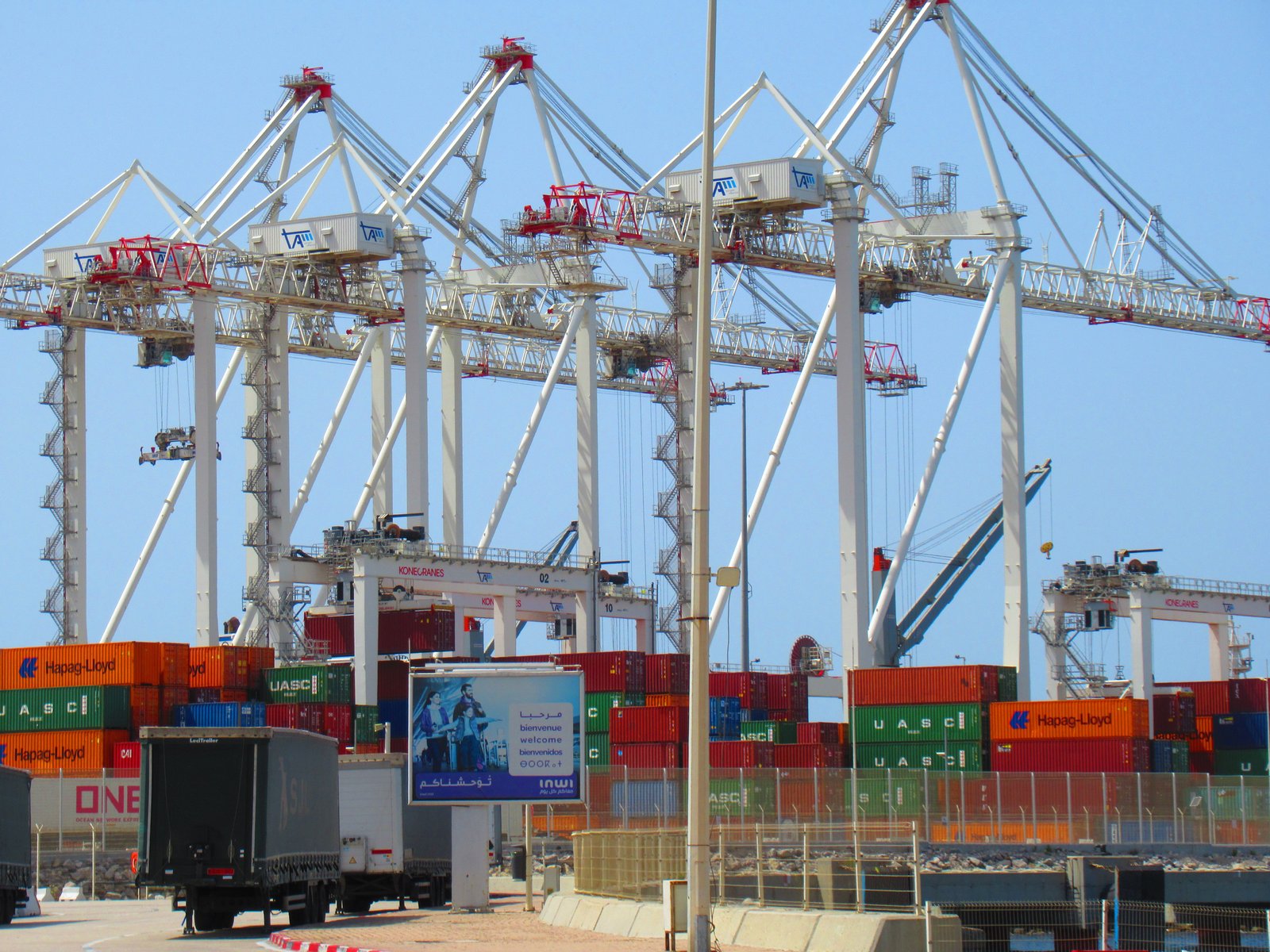 Portiques de déchargement de containers