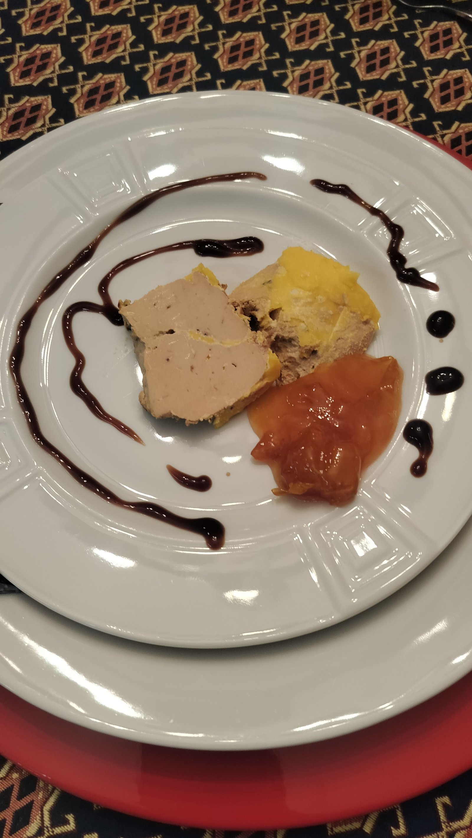 Une assiette de foie gras, photo gratuite
