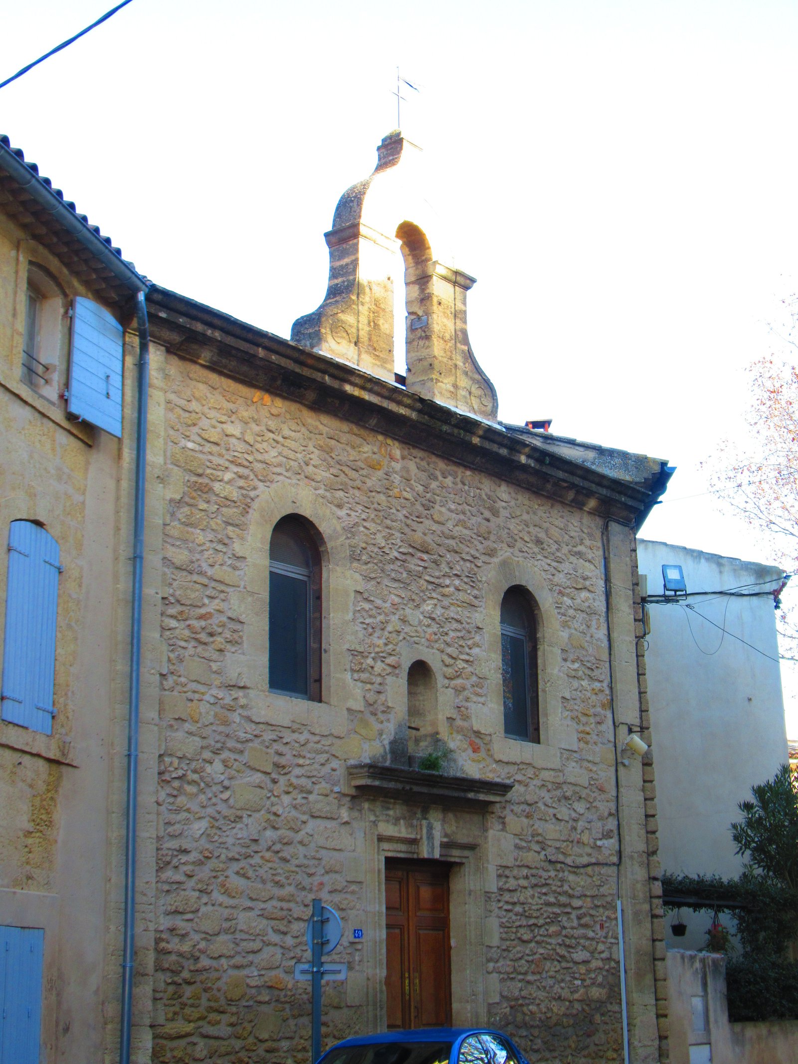 Façade du chapelle Notre Dame du Bon Voyage à Salon de Provence Pélissanne, commune des Bouches-du-Rhône photo gratuite