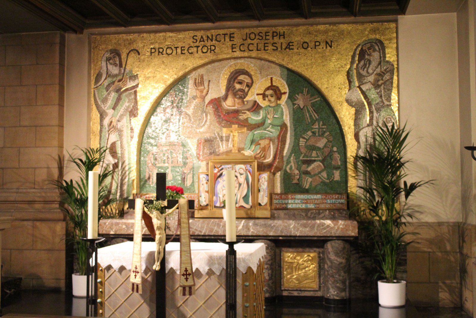 Mosaïque de l'autel de la Cathédrale Notre-Dame de Luxembourg, photo gratuite