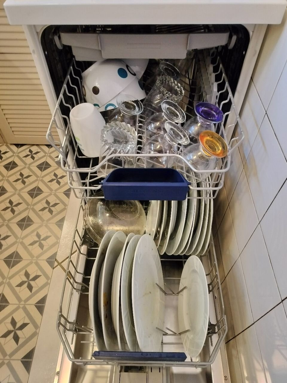 Lave-vaisselle dans une cuisine