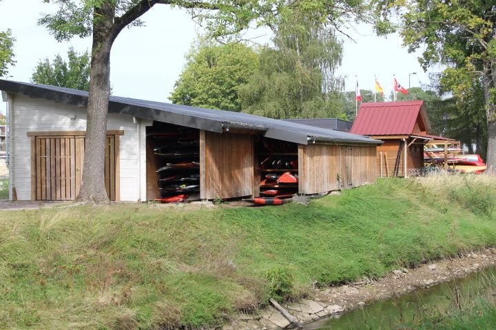 Hangar en bois pour le stockage canoë kayak