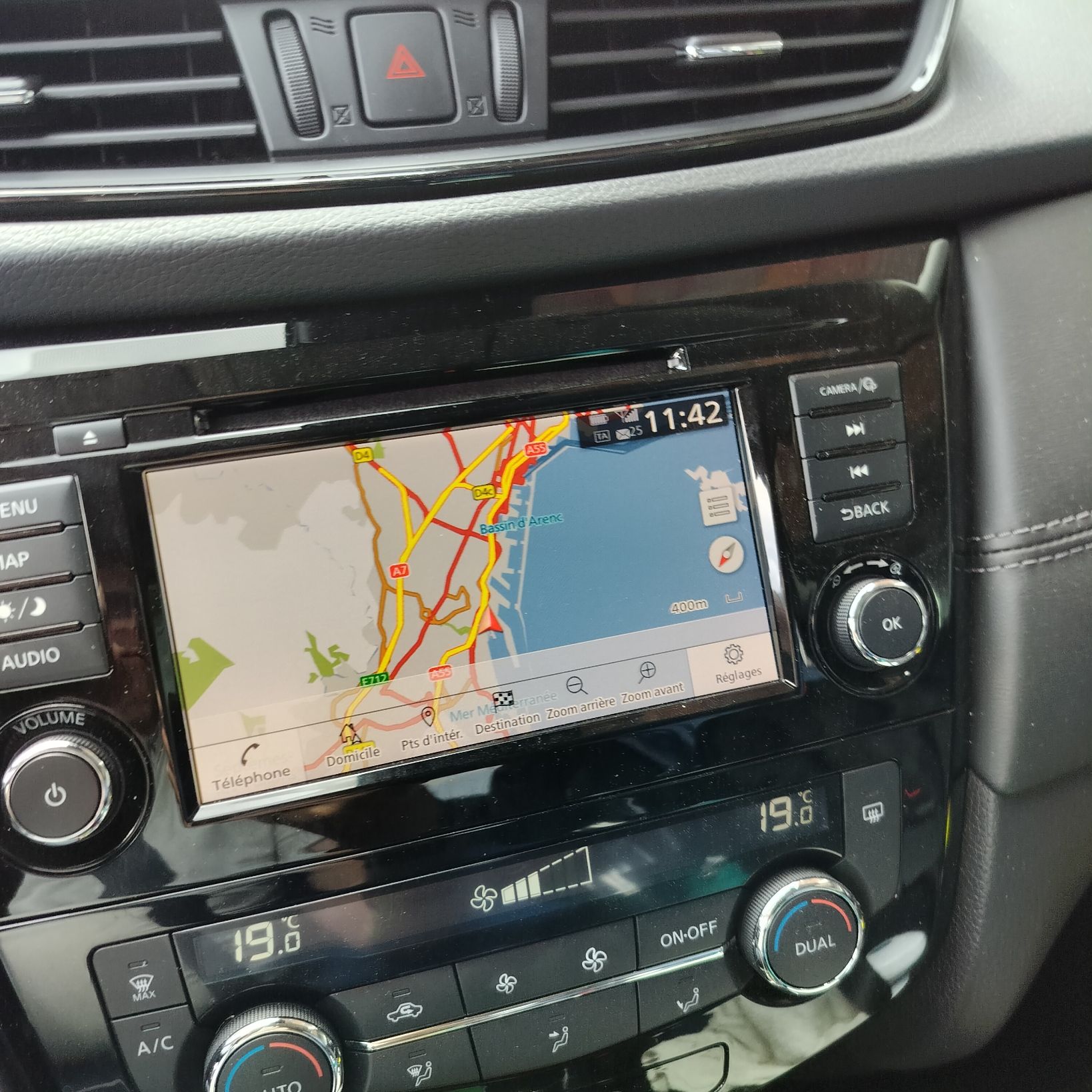 GPS de voiture dans tableau de bord