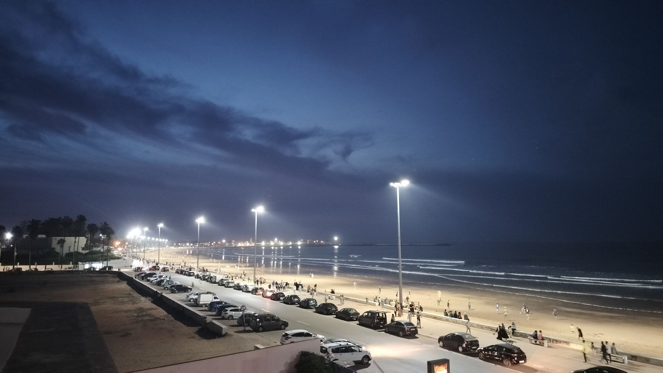 Plage de El-Jadida éclairée la nuit