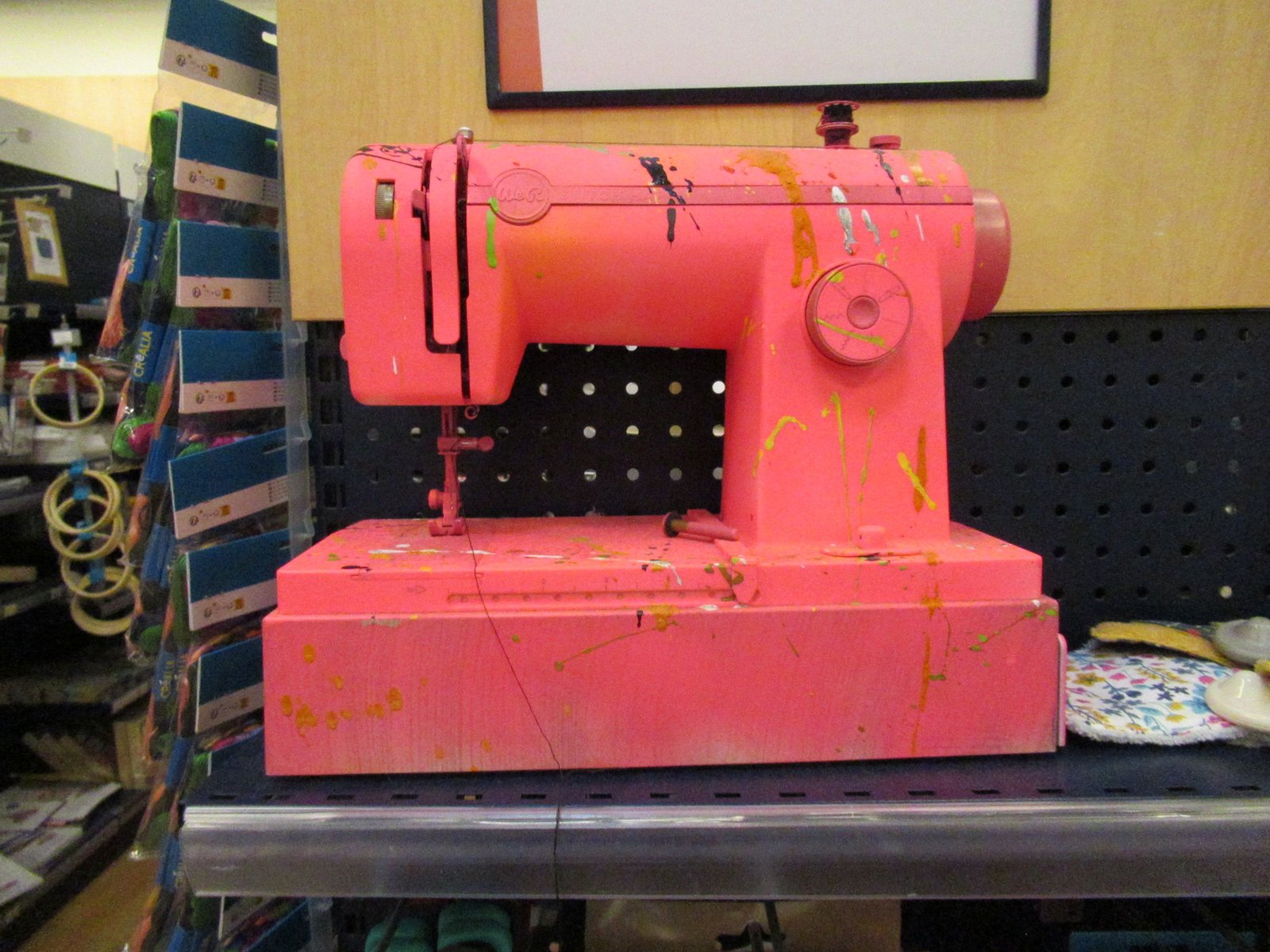 Machine à coudre vintage de couleur rose