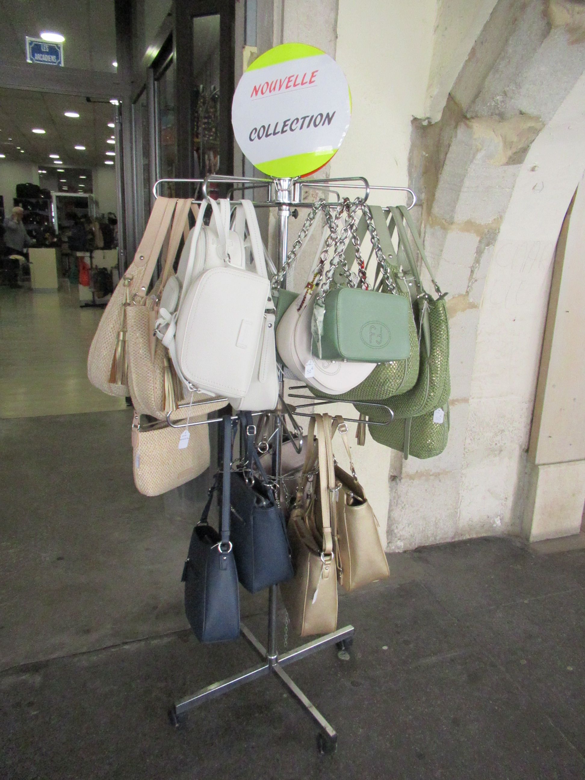 Nouvelle collection de sac à main en vente