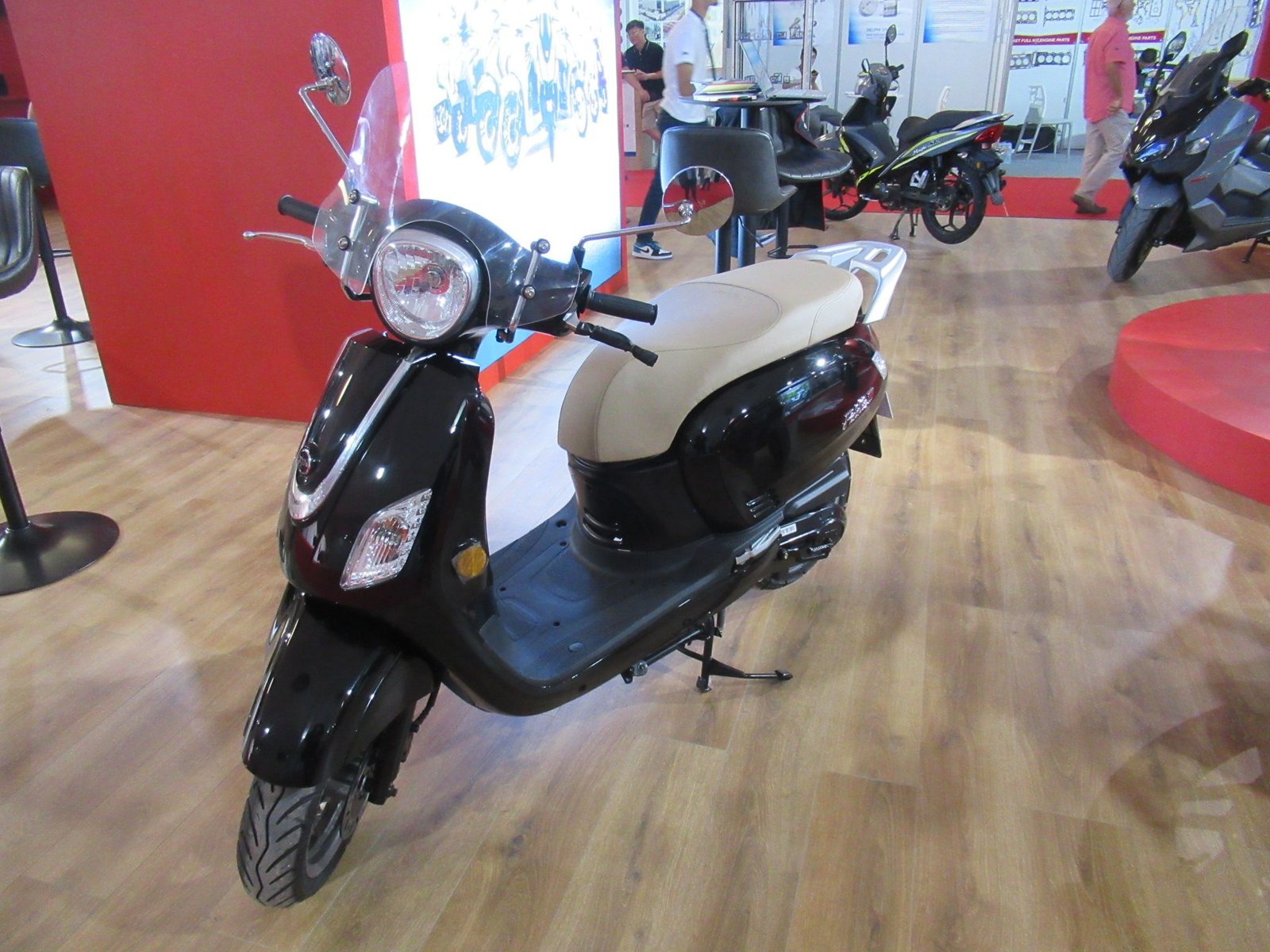 JOYRIDE 300 – Le scooter, une moto électrique photo gratuite