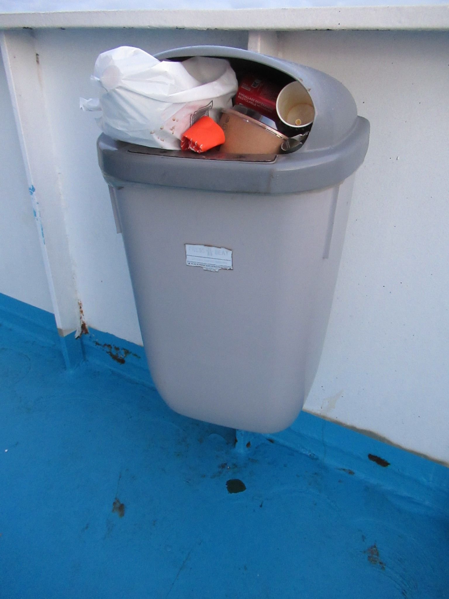 Corbeille en plastique photo gratuite