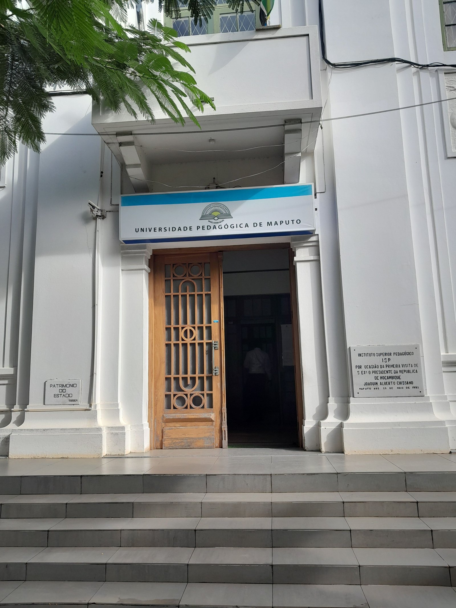 Entrée de l'Institut Supérieur Pédagogique de Maputo au Mozambique photo gratuite