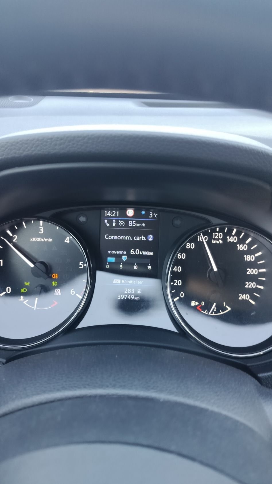 Le tableau de bord d'une voiture, photo gratuite