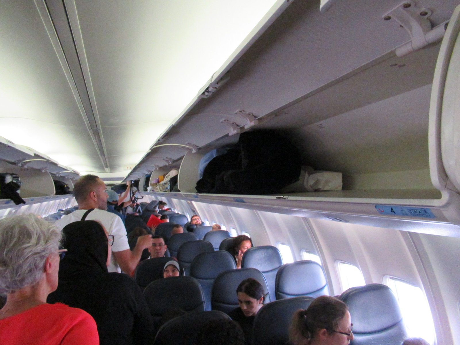 Personnes à l'intérieur d'un avion