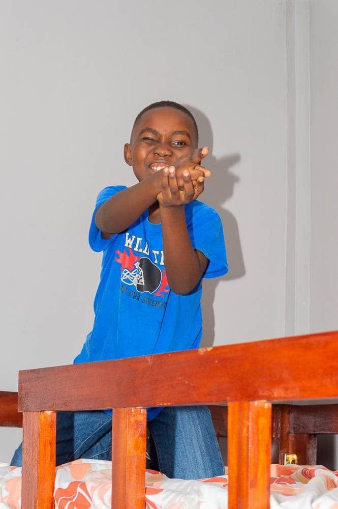 jeu des garçon au lit photo gratuite