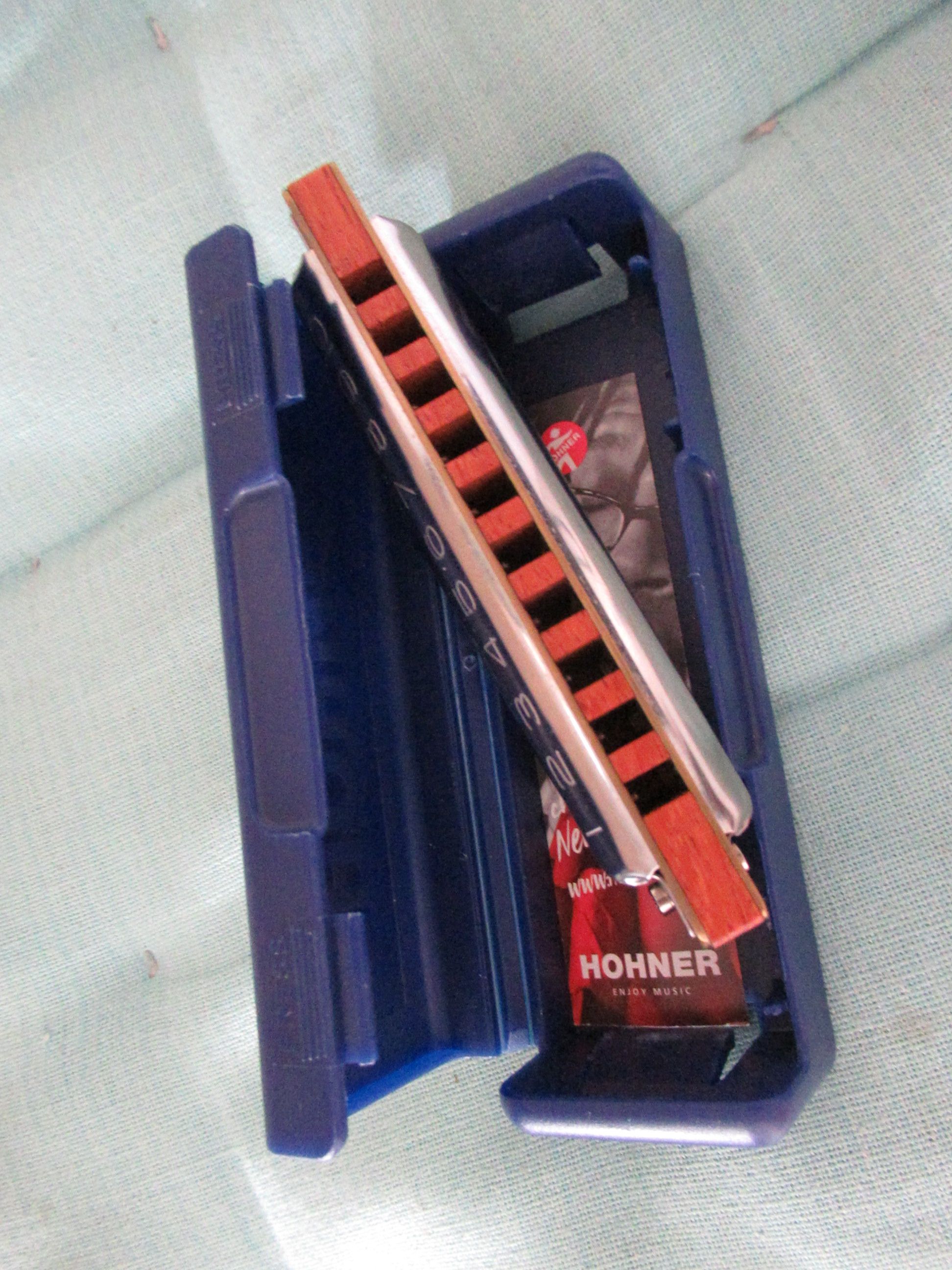 Harmonica Hohner avec son étui bleu