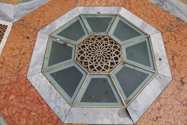 Un détail du sol de la Galleria Vittorio Emanuele II à Milan, en Italie, photo gratuite