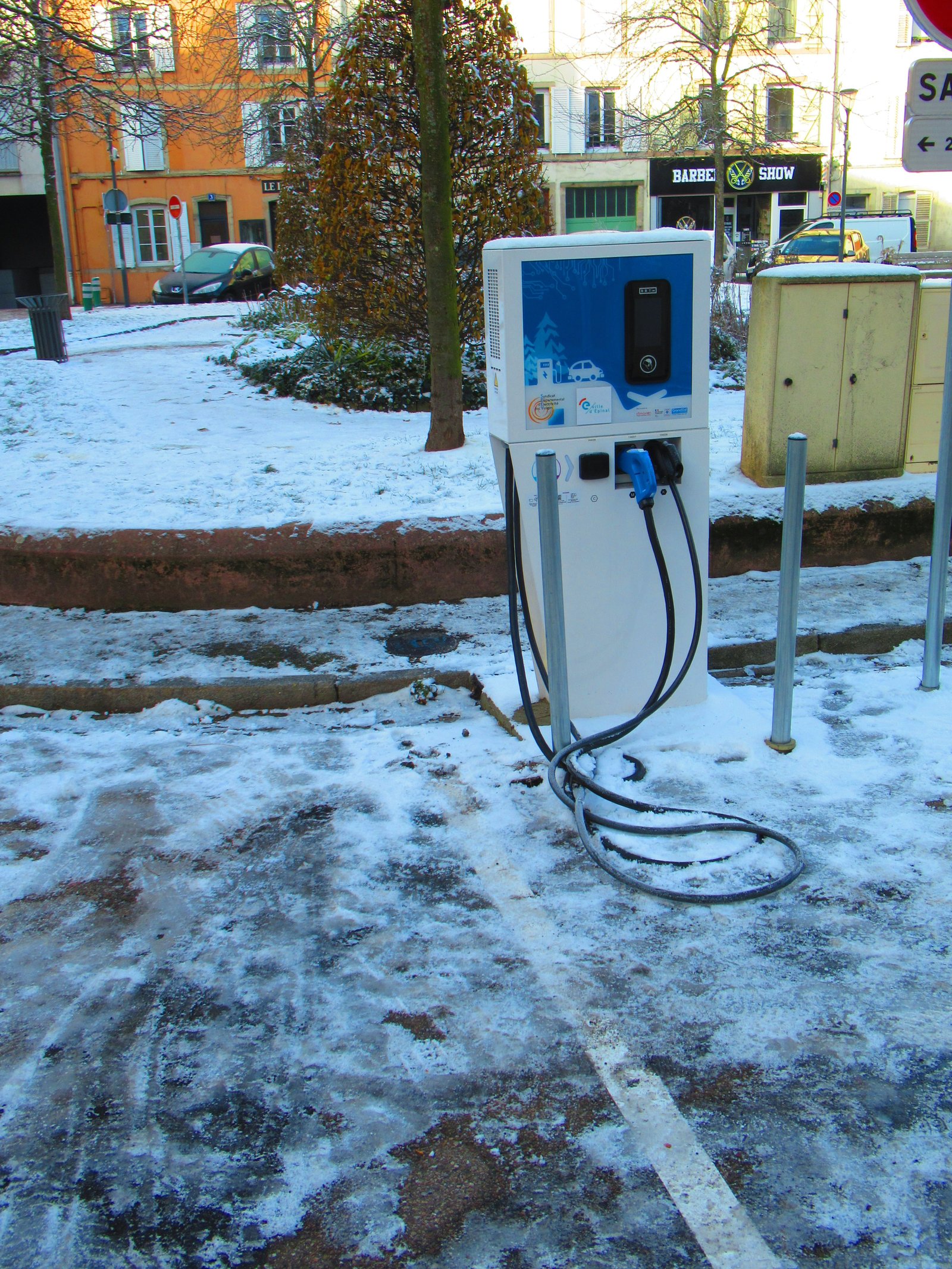 Une borne de recharge pour véhicules  photo gratuite
