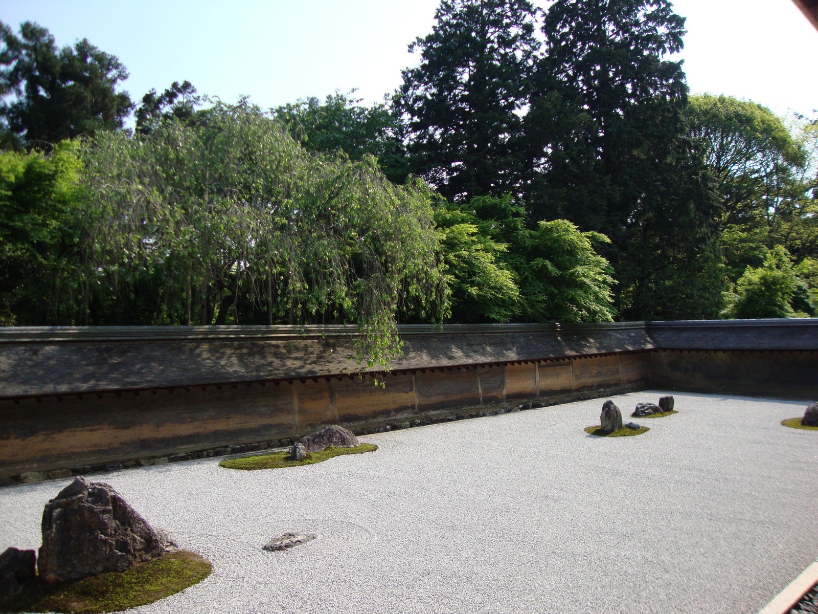Le jardin de pierres du temple Ryoan-ji à Kyoto, au Japon, photo gratuite