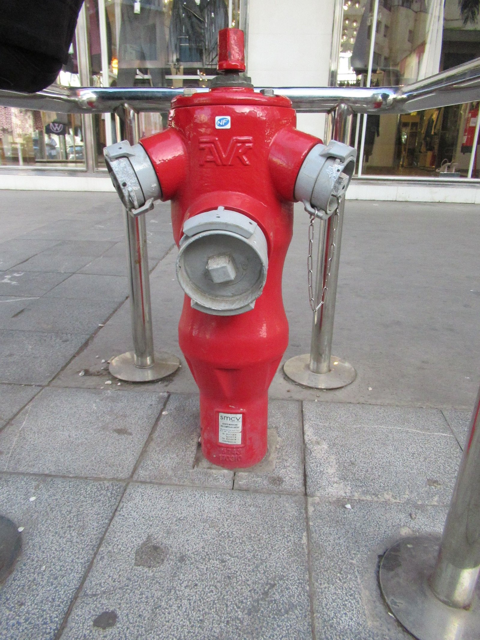 Bouche d'incendie dans une rue