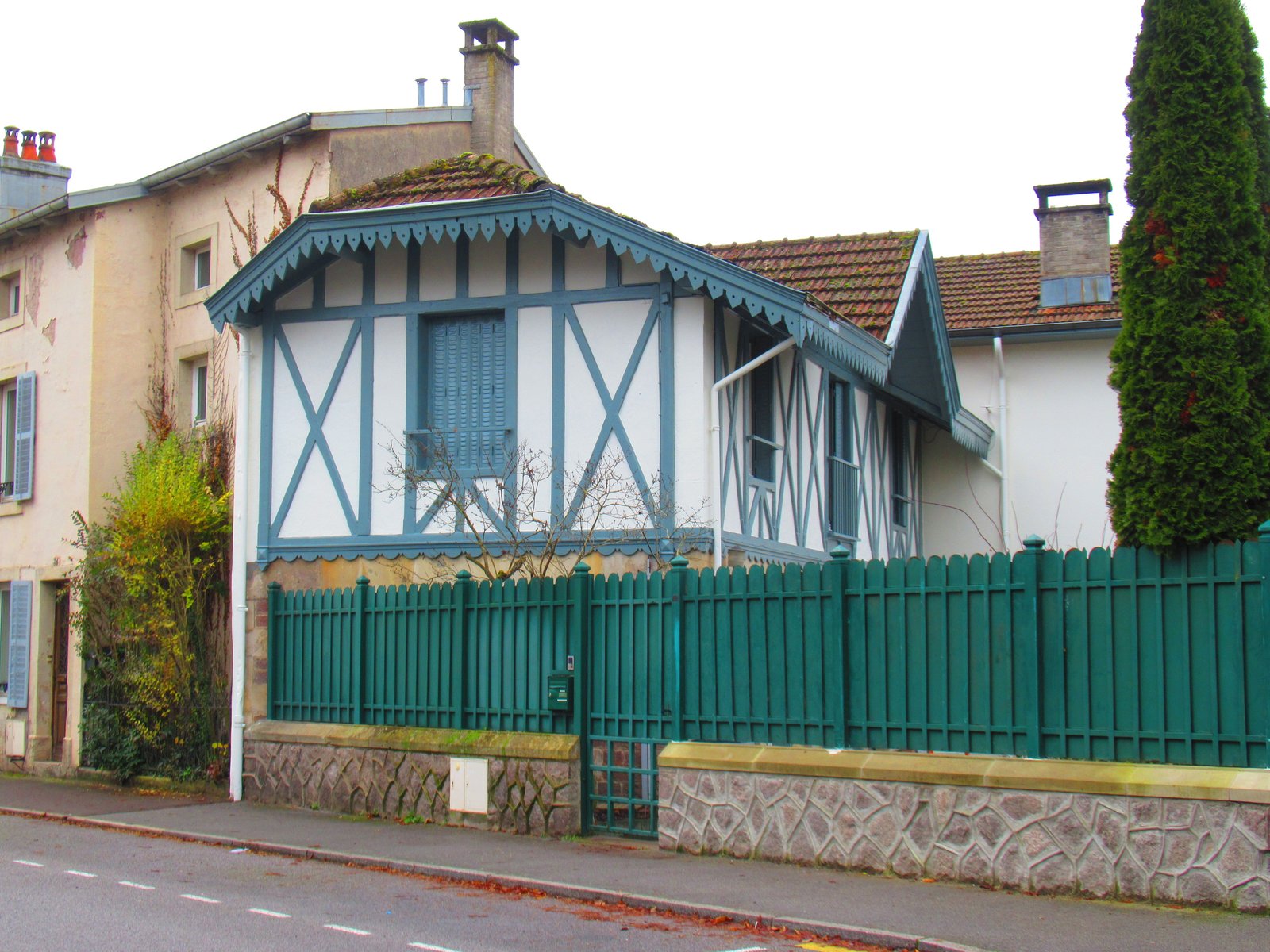 Vue extérieure d'une maison à colombages photo gratuite - Aussenansicht eines Fachwerkhauses, kostenloses Foto