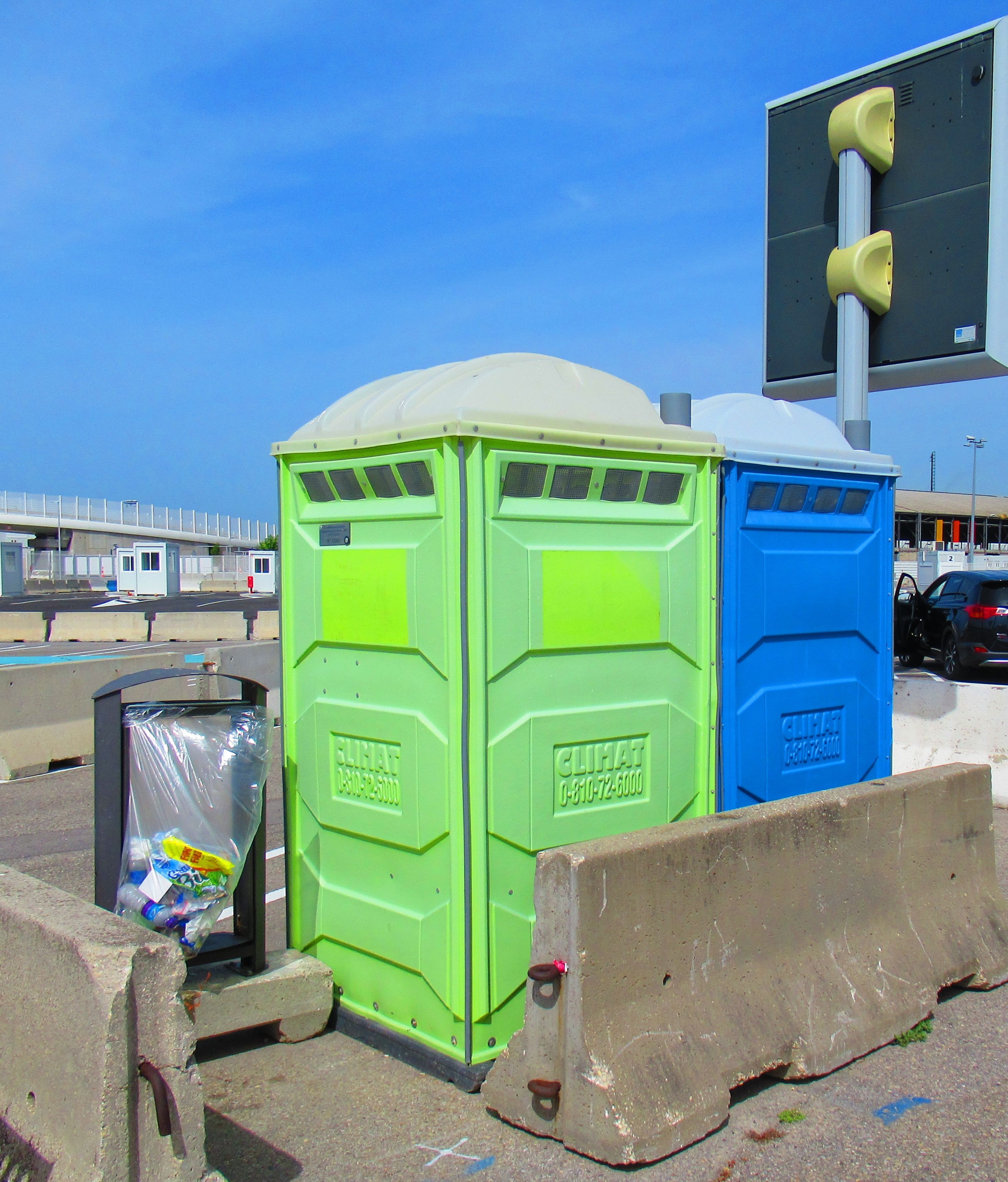 WC mobiles de chantier avec poubelles