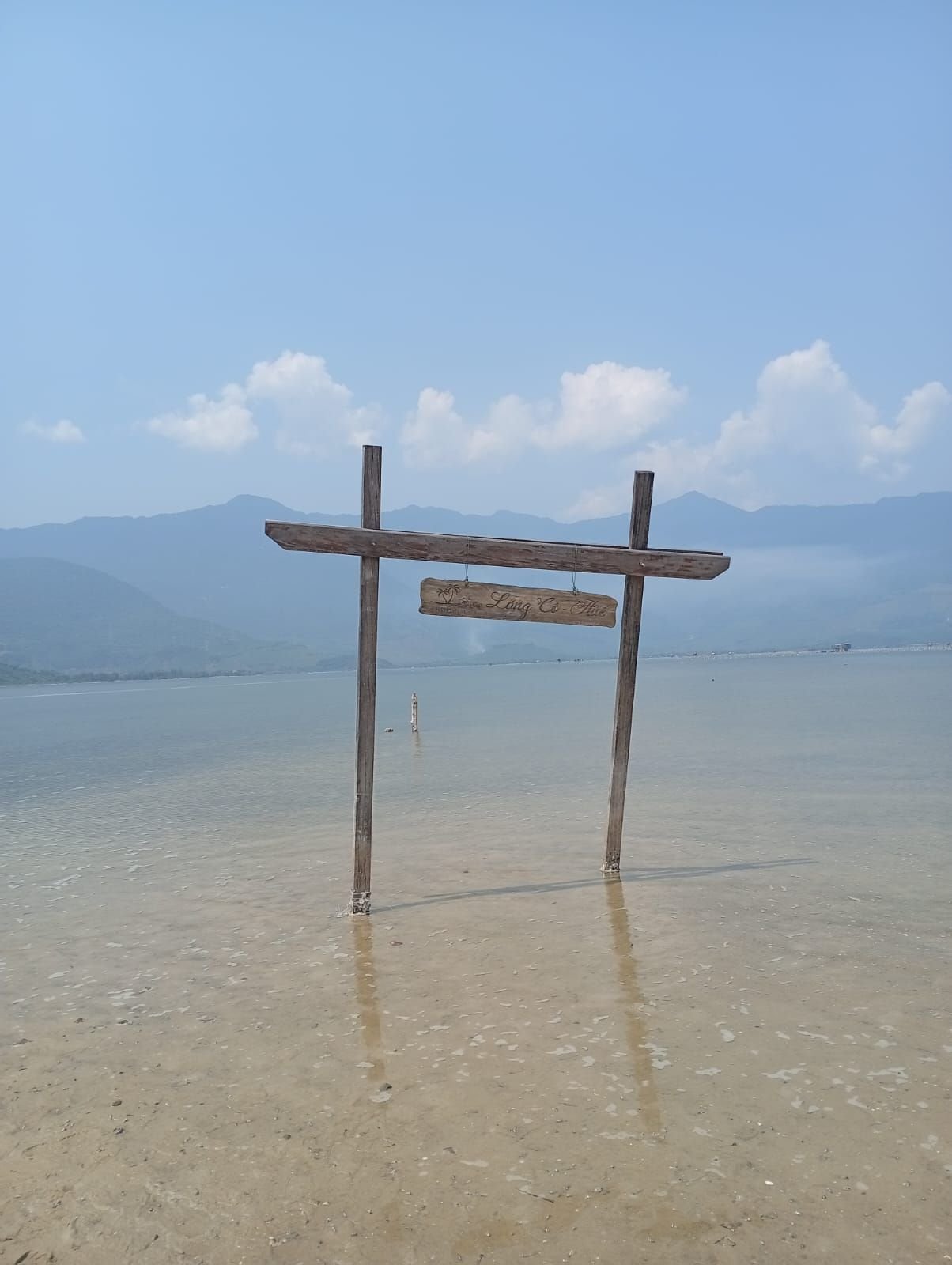 Structure en bois située dans la lagune, Vietnam, photo gratuite