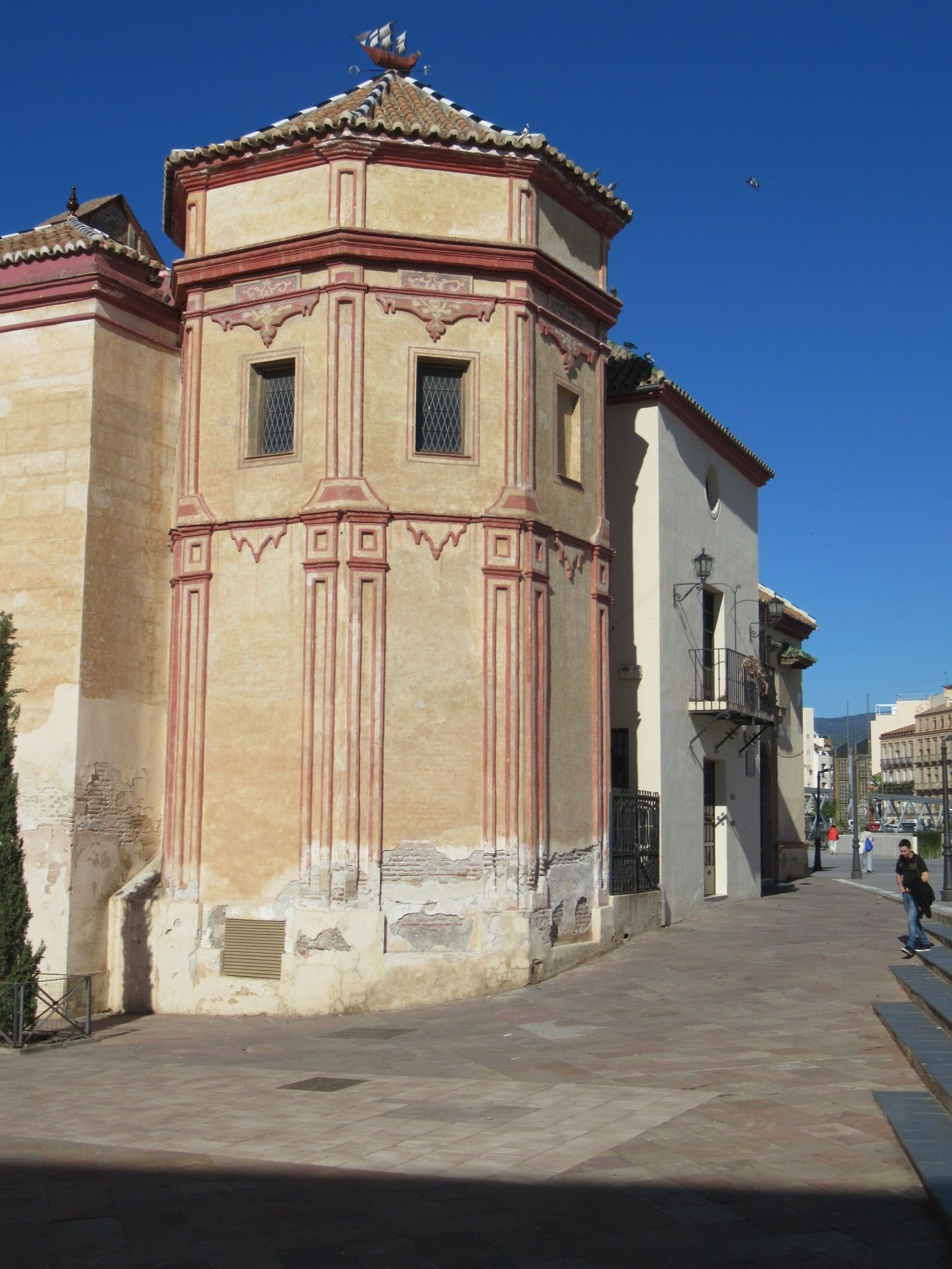 L'église de Saint-Domingue de Guzmán, un édifice religieux historique situé à Málaga, photo gratuite