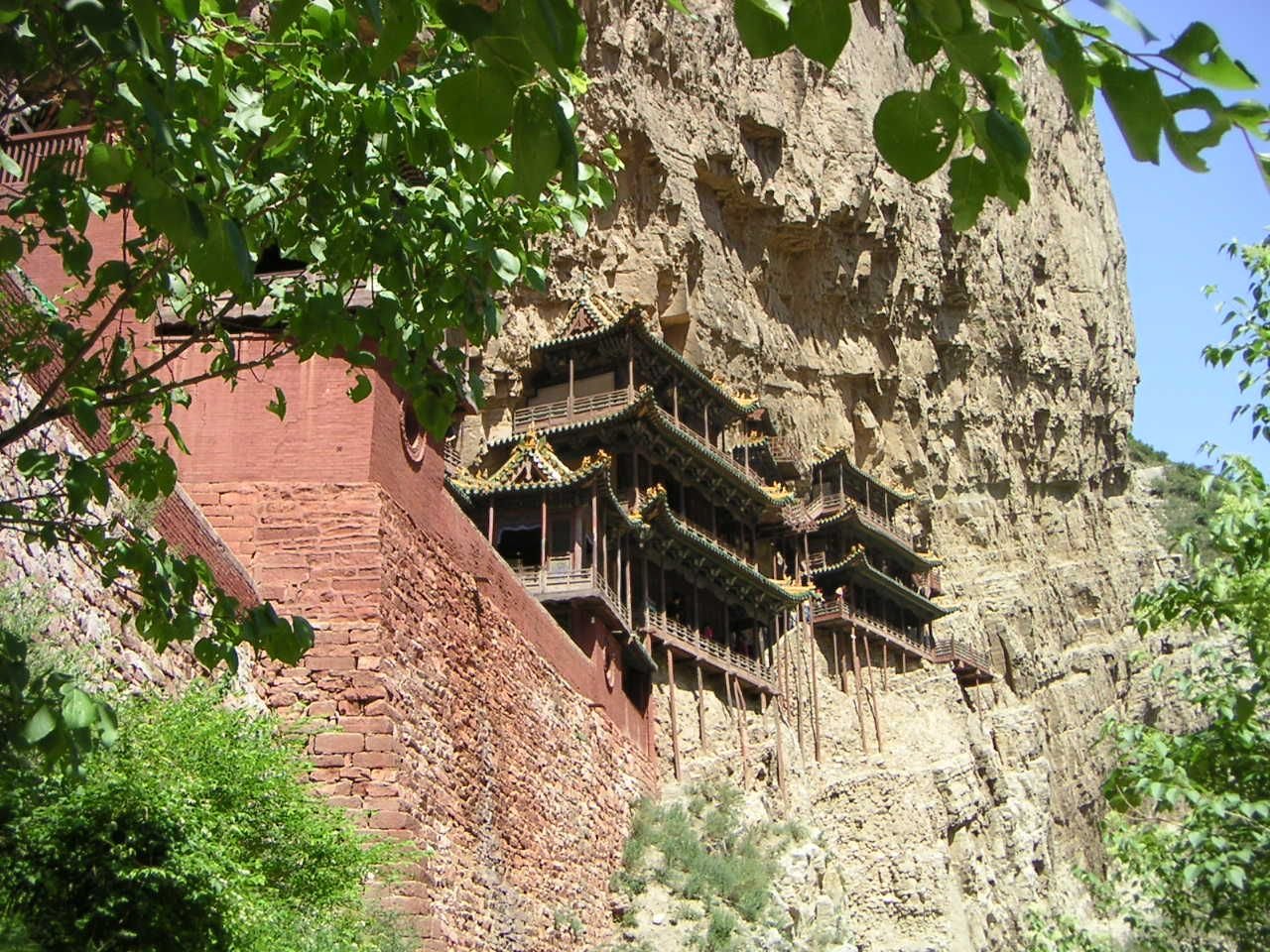 Monastère suspendu au bord d'une falaise en Chine, Asie photo gratuite