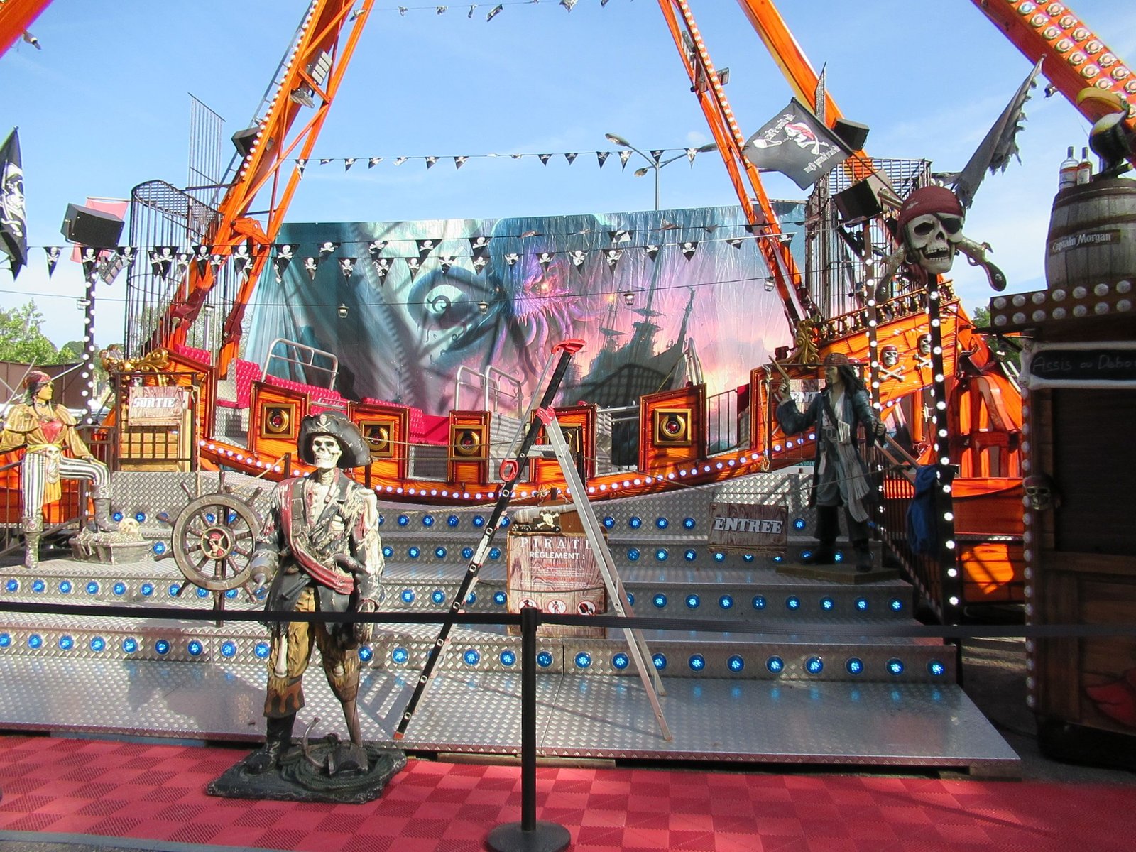 Bateau pirate d'une fête foraine manège