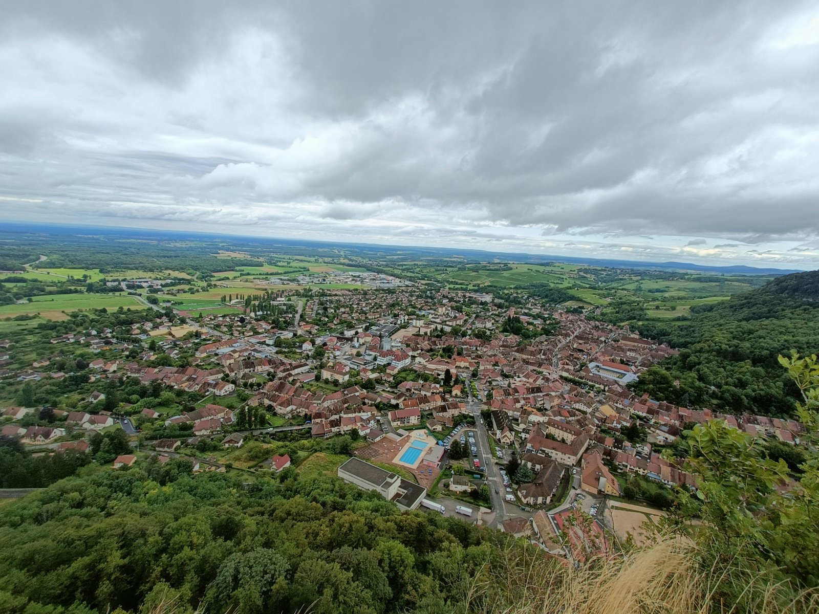 Une vue panoramique d'un village, des maisons, photo gratuite