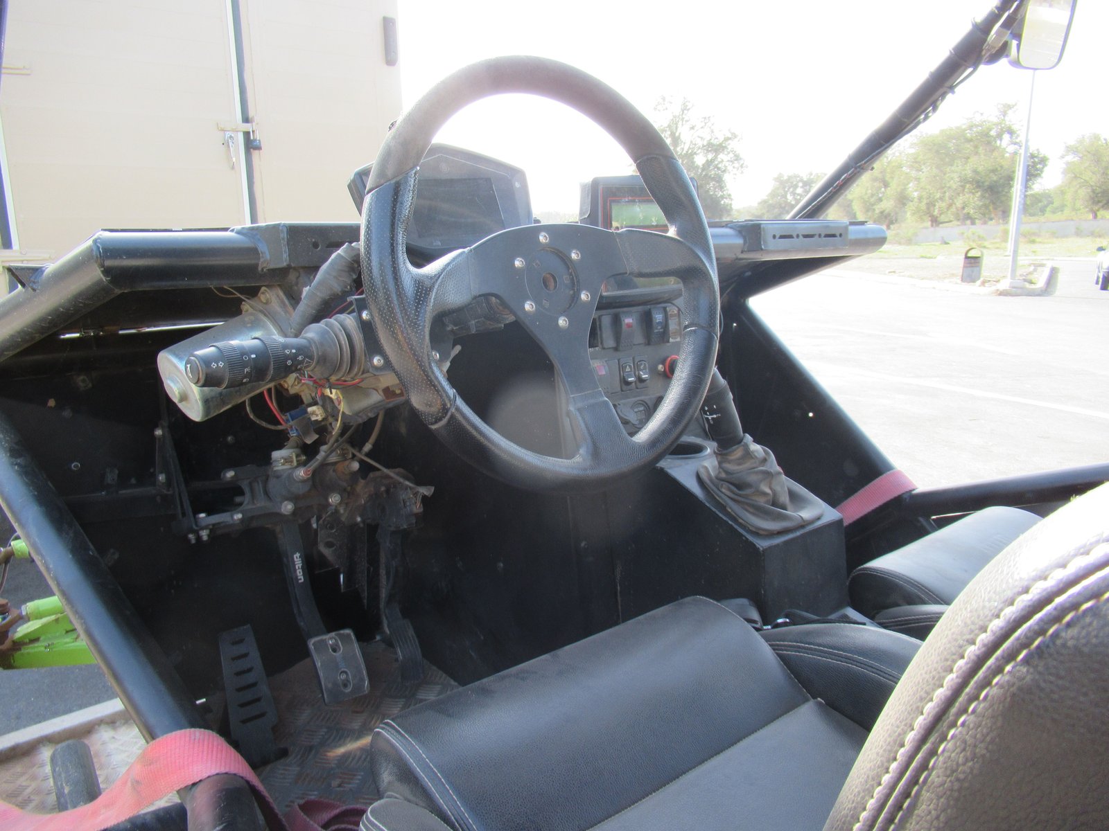Le volant d'un buggy, voiture de course photo gratuite