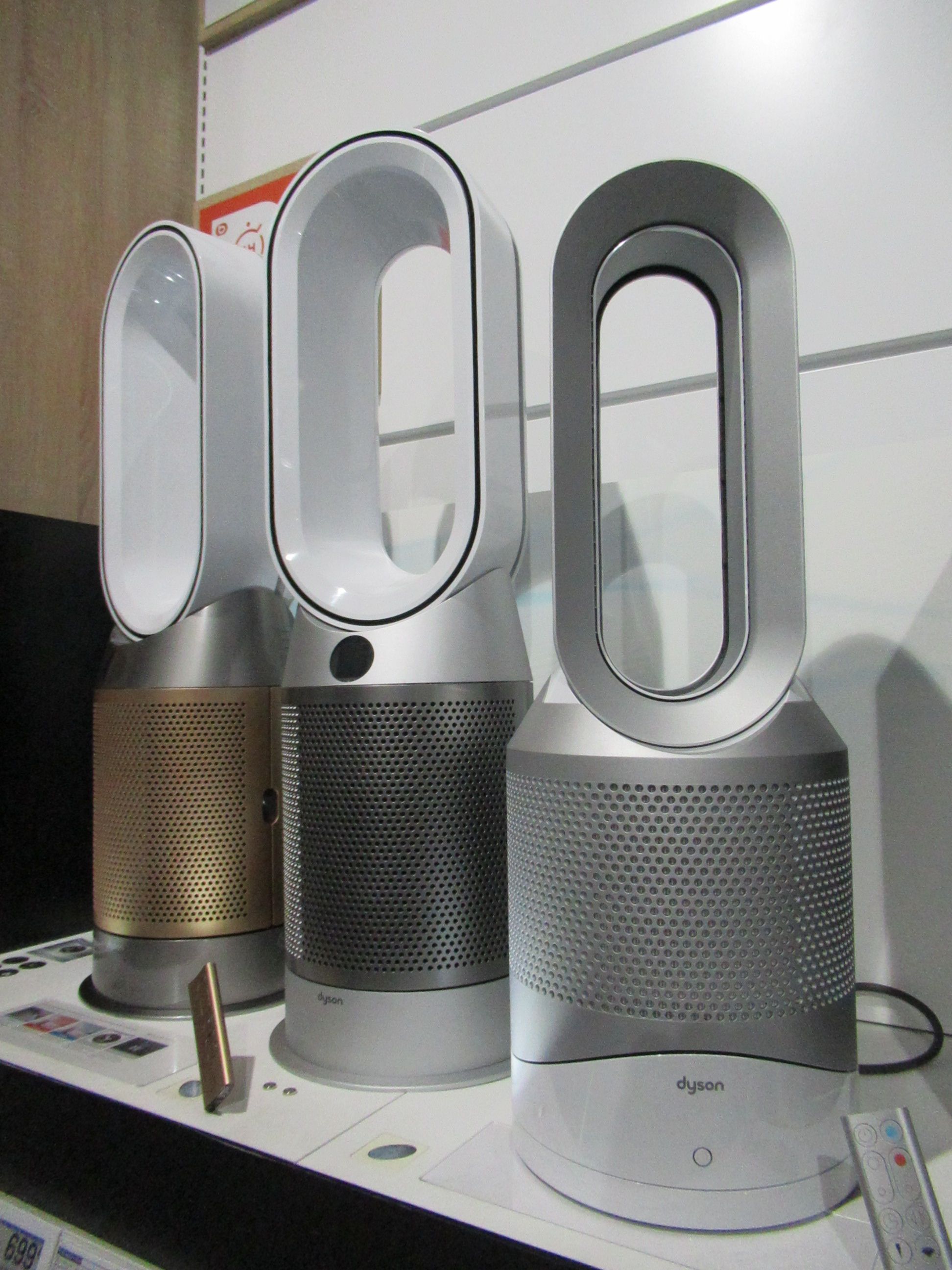 Purificateurs d'air en vente dans un magasin