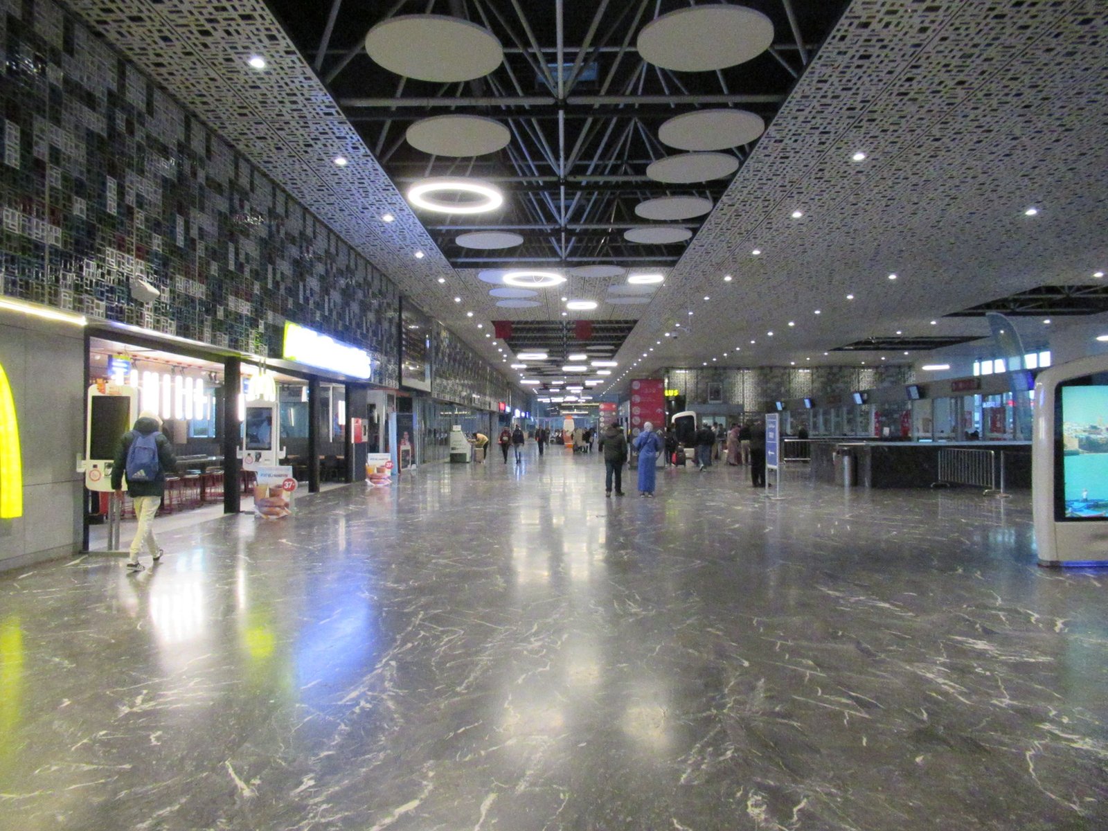 Intérieur de la gare de Casa-Voyageurs à Tanger au Maroc