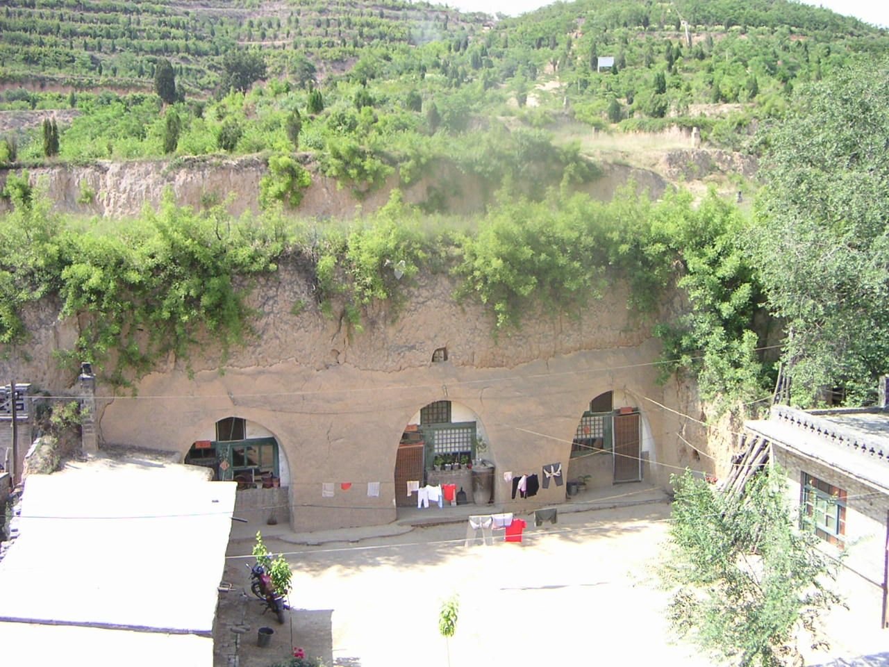 Maisons en bas d'une montagne, Chine, Asie photo gratuite