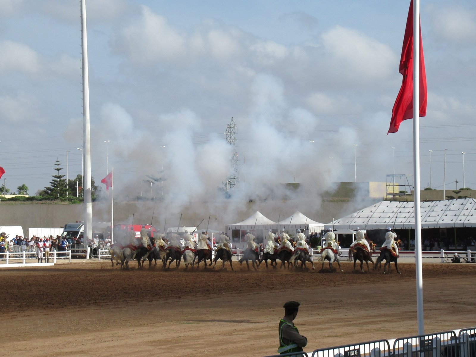 Tir final de démonstration de fantasia Salon international du cheval d'El Jadida