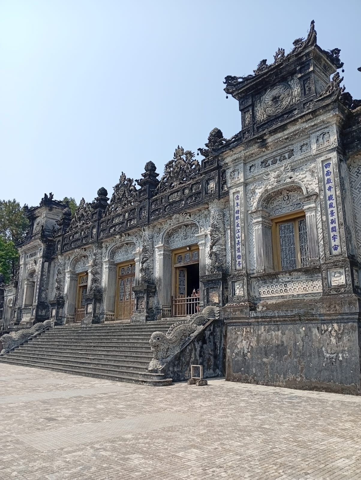 Sépulcre de l'empereur Khải Định à Hué, au Vietnam, photo gratuite