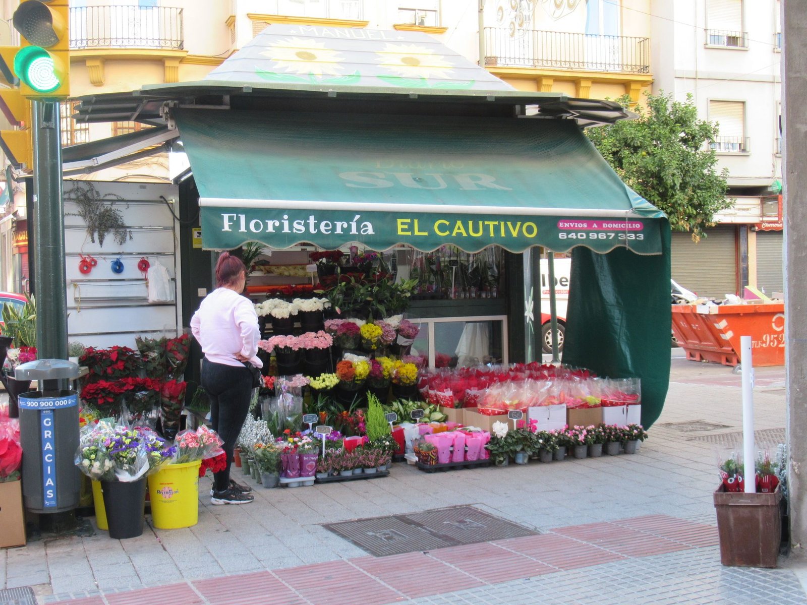 Un étal de fleuriste extérieur, photo gratuite