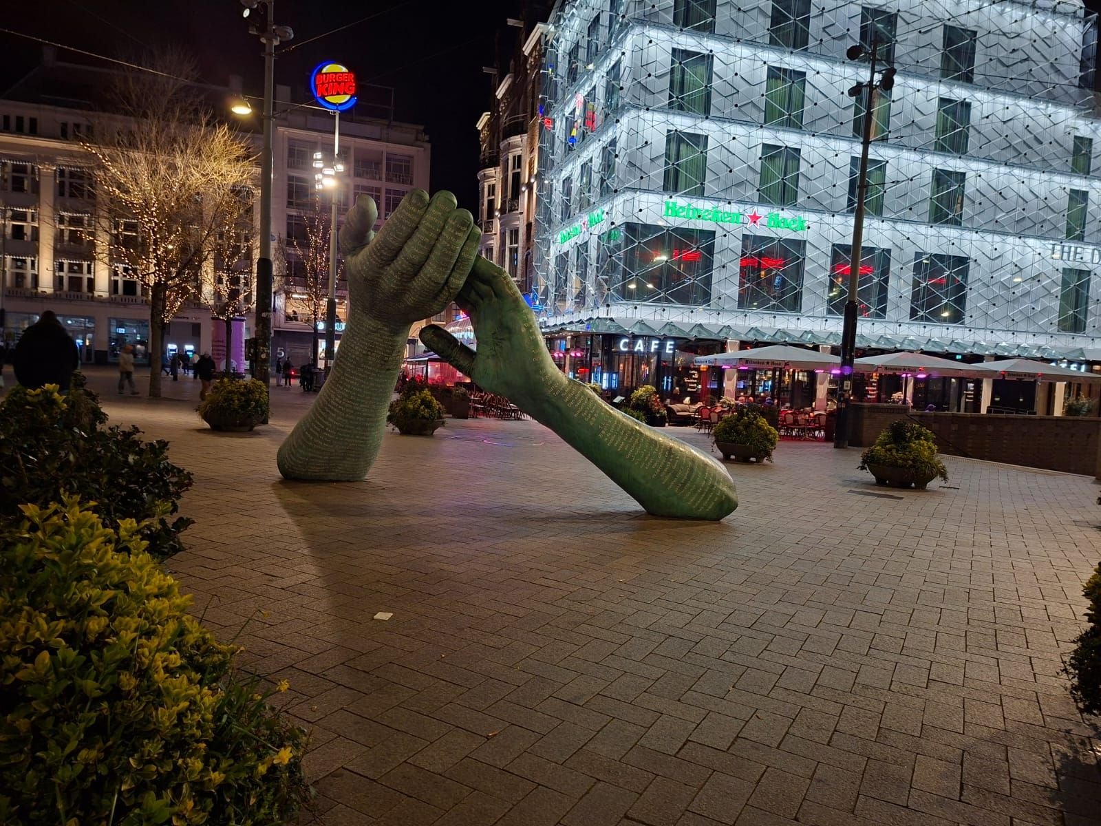 Monument "Tegen alle stromen in" photo gratuite